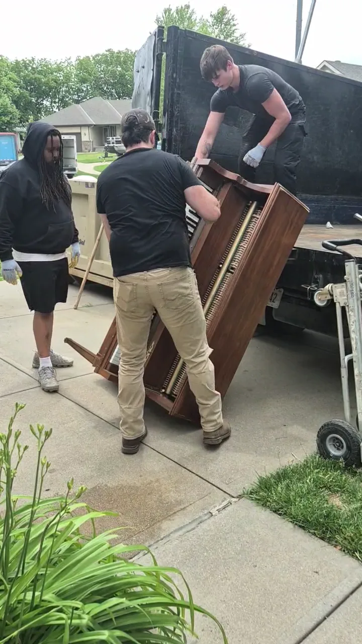 Piano hauled away by the crew, Omaha