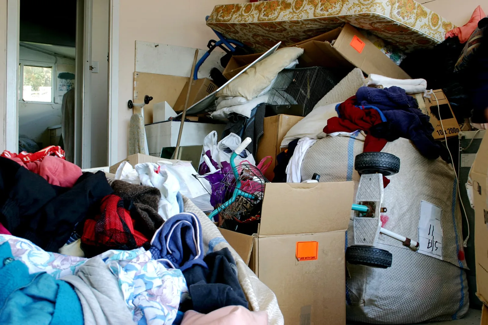 Omaha Hoarding Cleanouts, Discreet and Judgment-Free.