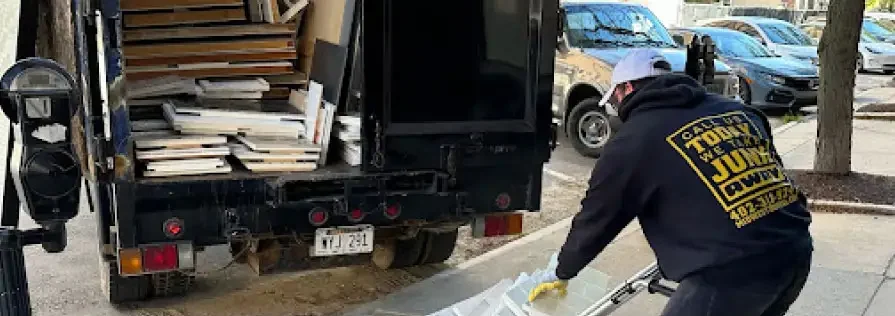 How Midwest Removal Makes Decluttering Effortless: Let Us Handle the Heavy Lifting and Sorting!